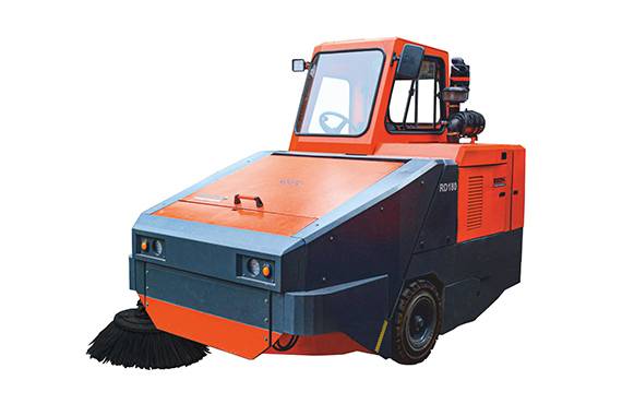 ROOTS RD 180 RIDE ON SWEEPER MACHINE
