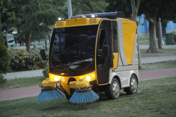 SPONGE HYDROSTATIC ROAD SWEEPER MACHINE